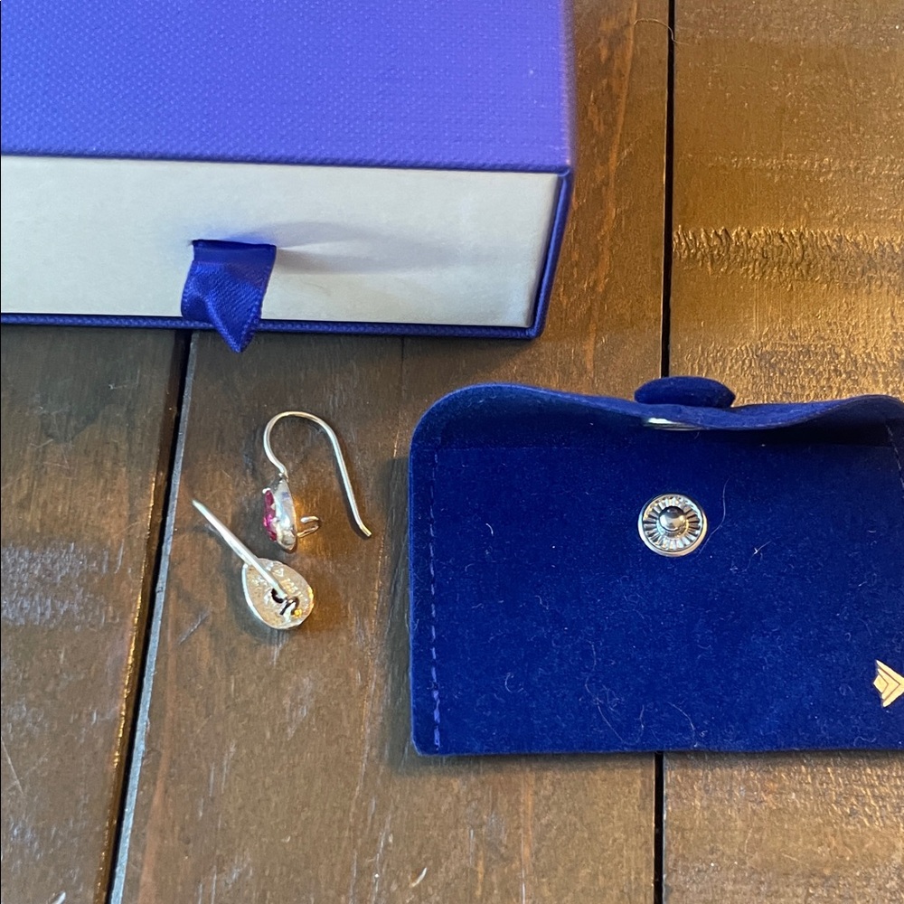 Silpada rare 092 stamped "pear blossom" Earrings. Just beautiful! - Picture 7 of 14
